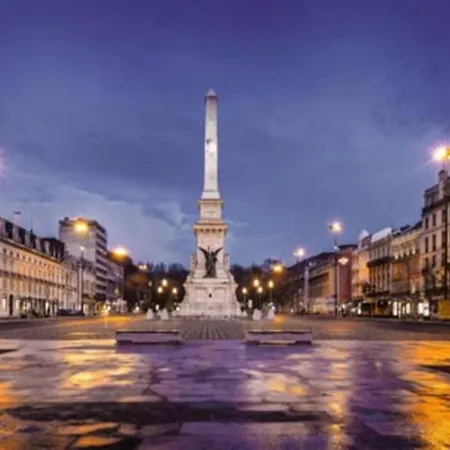 Av. Da Liberdade Comfortable With Balcony Apartament