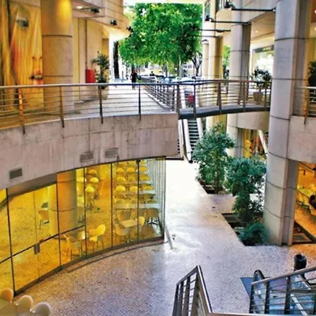 Av. Da Liberdade Comfortable With Balcony リスボン