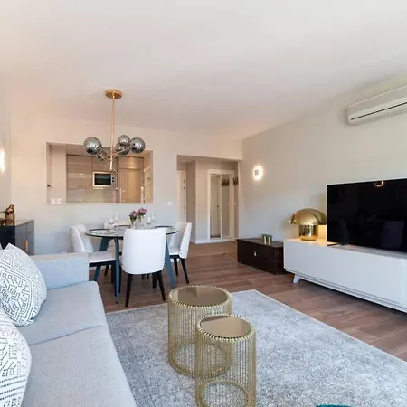 Av. Da Liberdade Comfortable With Balcony