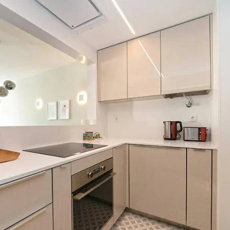 아파트 Av. Da Liberdade Comfortable With Balcony *