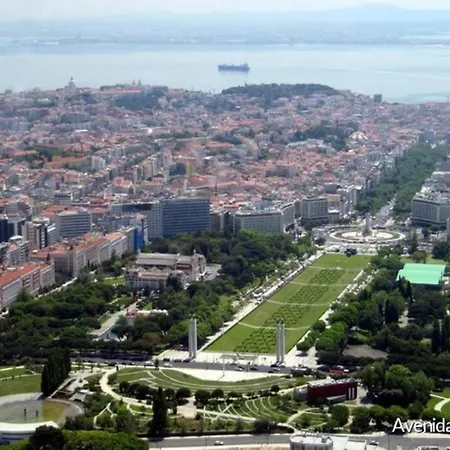 Av. Da Liberdade Comfortable With Balcony Apartament