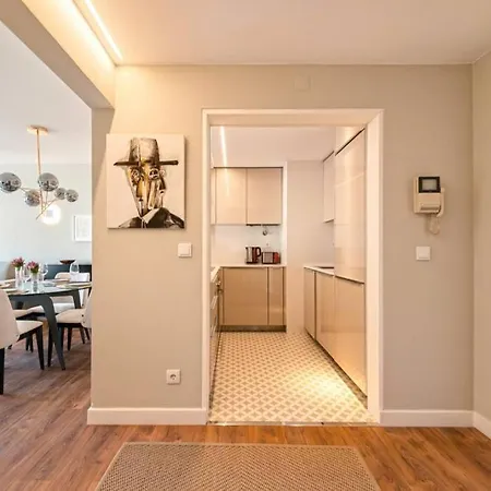 Av. Da Liberdade Comfortable With Balcony