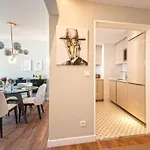 Av. Da Liberdade Comfortable With Balcony *